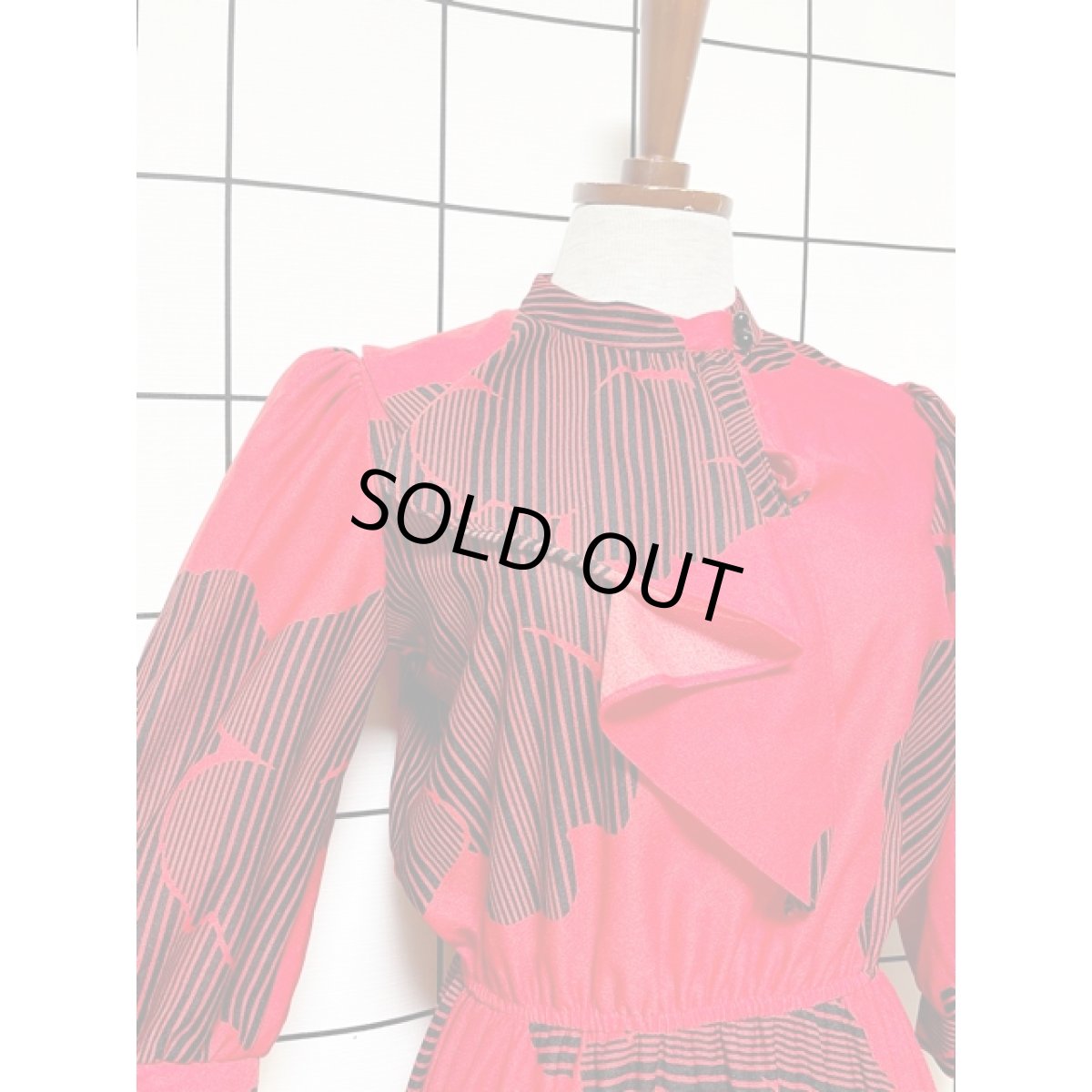 画像6: アシンメトリーフリル ストライプ レッド ブラック ウエストゴム レトロ アメリカ古着 ヴィンテージワンピース (6)