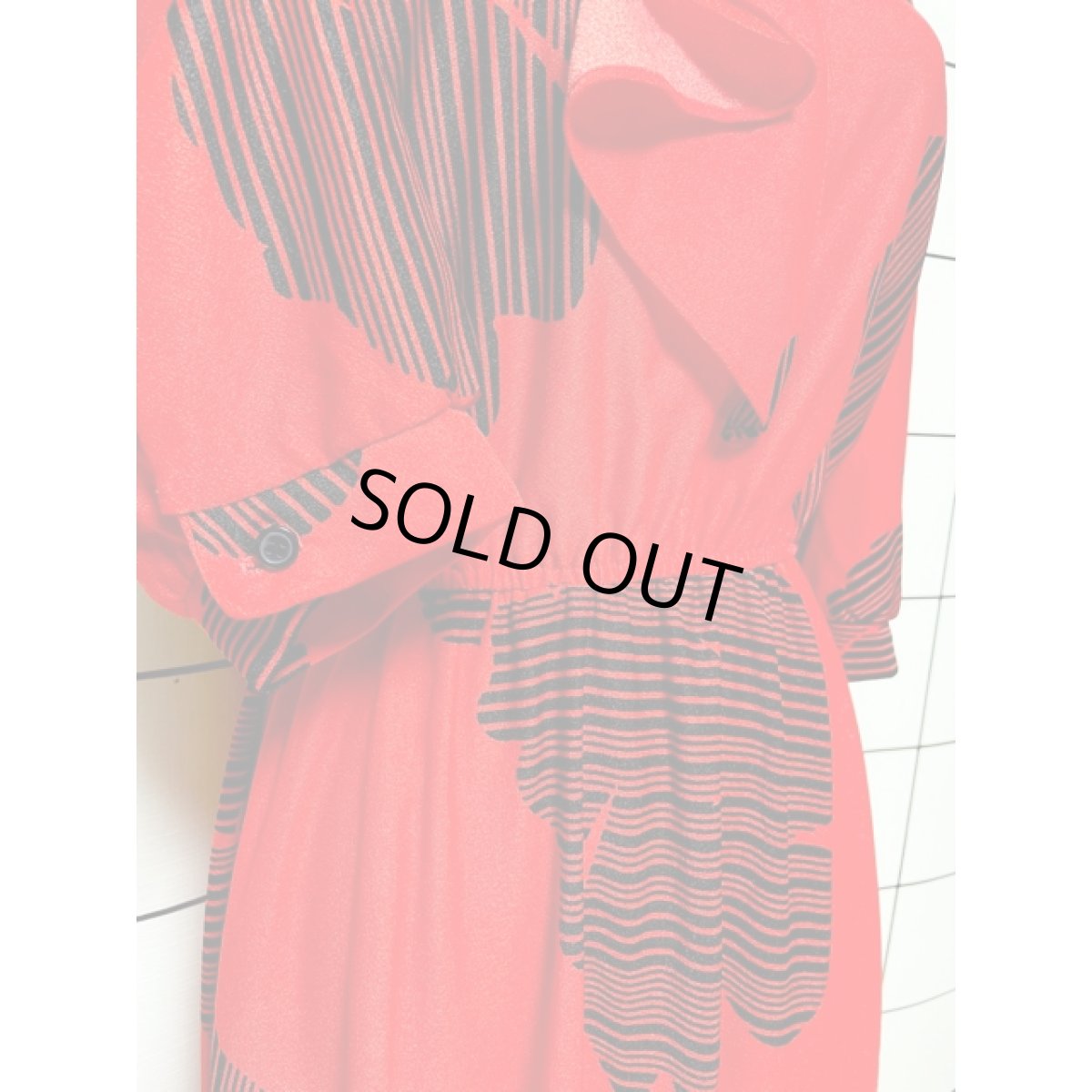 画像7: アシンメトリーフリル ストライプ レッド ブラック ウエストゴム レトロ アメリカ古着 ヴィンテージワンピース (7)