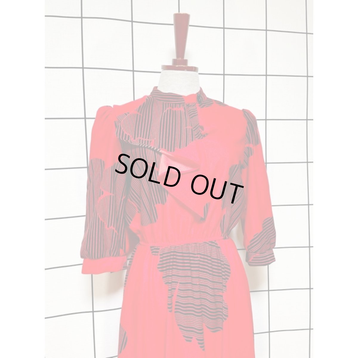 画像3: アシンメトリーフリル ストライプ レッド ブラック ウエストゴム レトロ アメリカ古着 ヴィンテージワンピース (3)