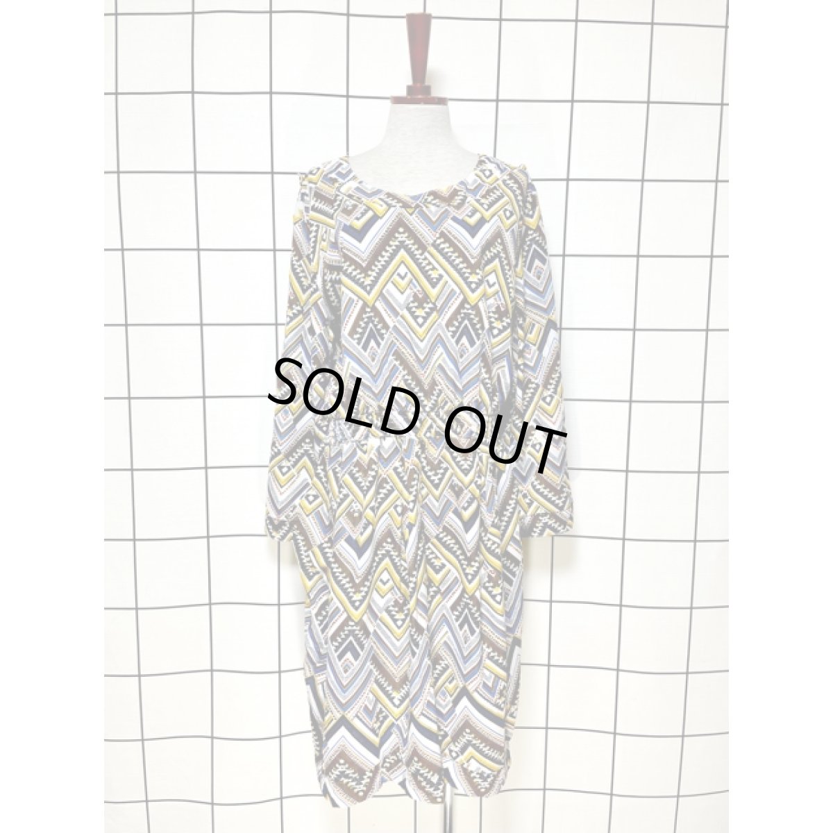 画像1: 幾何学模様 総柄 ウエストゴム レトロ 長袖 アメリカ古着 ヴィンテージワンピース (1)