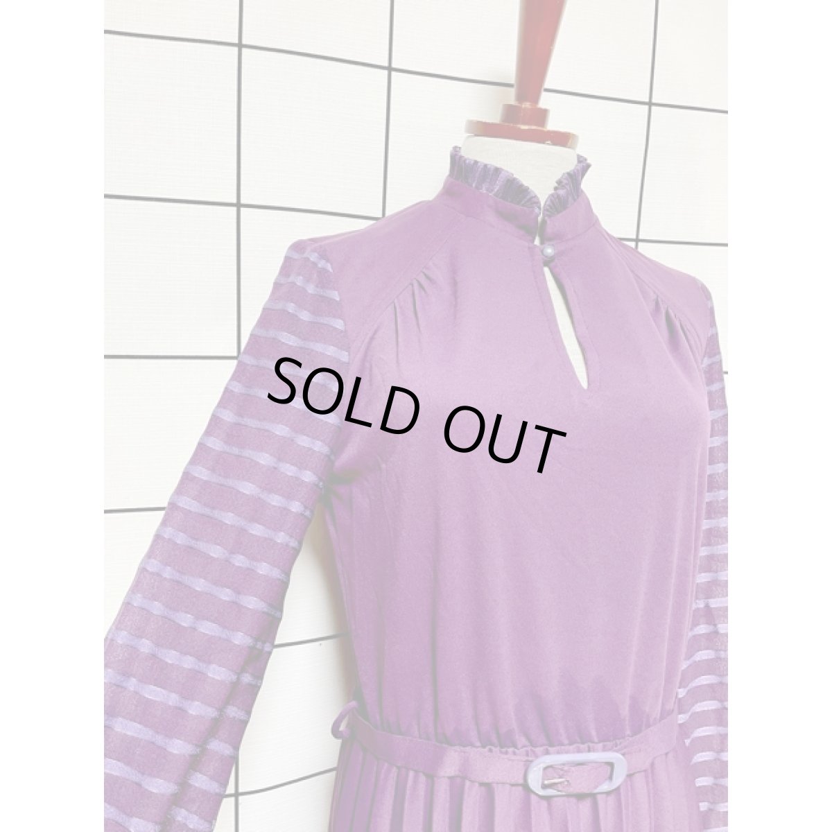 画像5: イングランド製 ベルト付 ボーダー プリーツ切り替え 首元フリル レトロ 長袖 ヨーロッパ古着 ヴィンテージドレス (5)