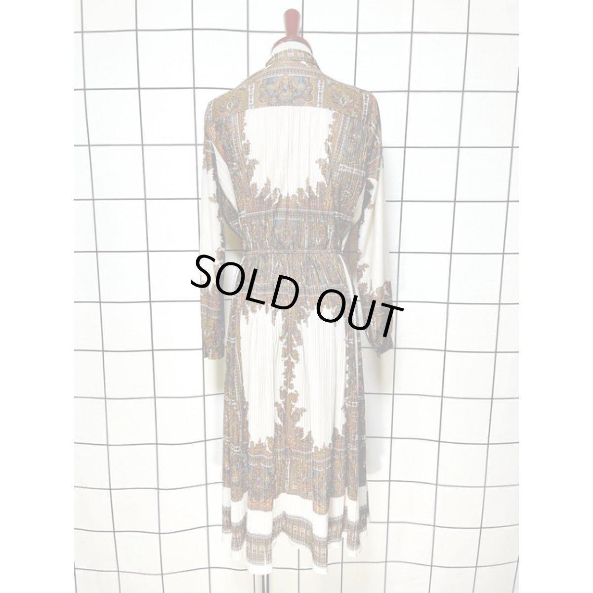 画像2: オリエンタル柄 プリーツ切り替え ウエストゴム レトロ 長袖 アメリカ古着 ヴィンテージワンピース  (2)