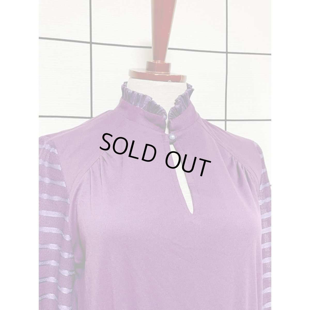 画像4: イングランド製 ベルト付 ボーダー プリーツ切り替え 首元フリル レトロ 長袖 ヨーロッパ古着 ヴィンテージドレス (4)