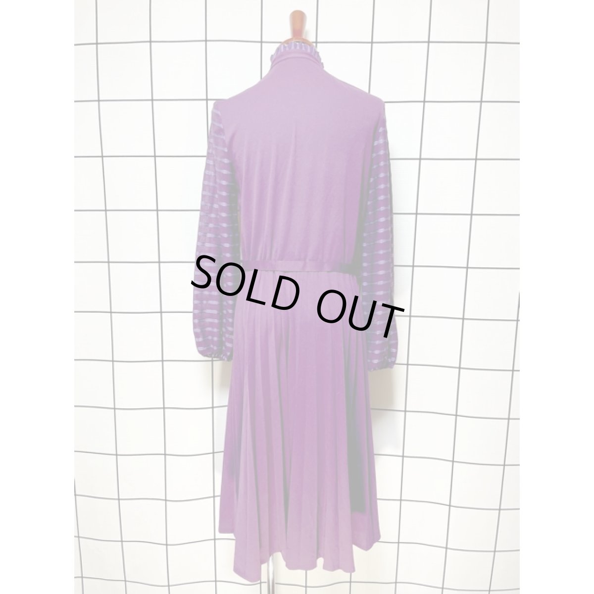 画像2: イングランド製 ベルト付 ボーダー プリーツ切り替え 首元フリル レトロ 長袖 ヨーロッパ古着 ヴィンテージドレス (2)