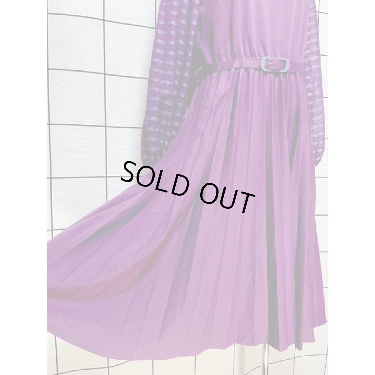 画像8: イングランド製 ベルト付 ボーダー プリーツ切り替え 首元フリル レトロ 長袖 ヨーロッパ古着 ヴィンテージドレス (8)