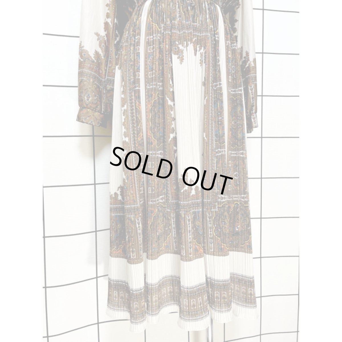 画像9: オリエンタル柄 プリーツ切り替え ウエストゴム レトロ 長袖 アメリカ古着 ヴィンテージワンピース  (9)