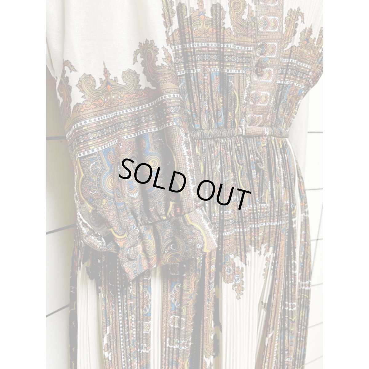 画像8: オリエンタル柄 プリーツ切り替え ウエストゴム レトロ 長袖 アメリカ古着 ヴィンテージワンピース  (8)