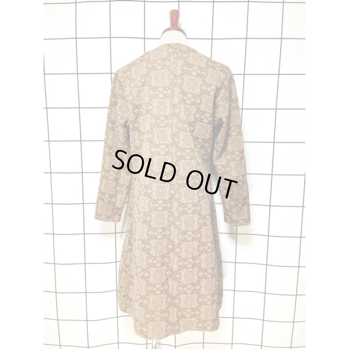 画像2: 凹凸花模様織りブラウン 長袖 レトロ ヨーロッパ古着 ヴィンテージワンピース (2)