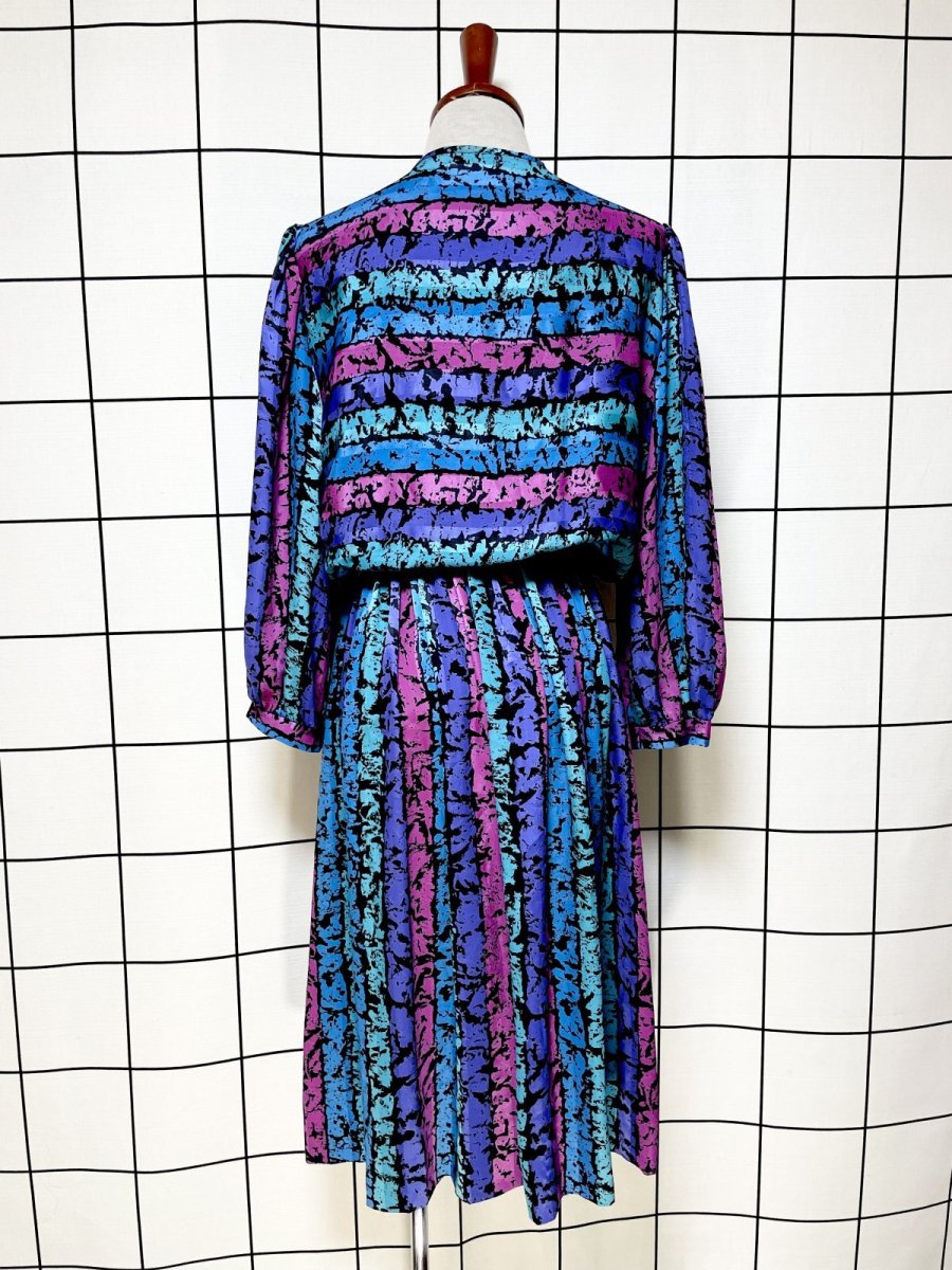 画像2: アート柄 フロントタック ウエストゴム レトロ 長袖 アメリカ古着 ヴィンテージワンピース (2)