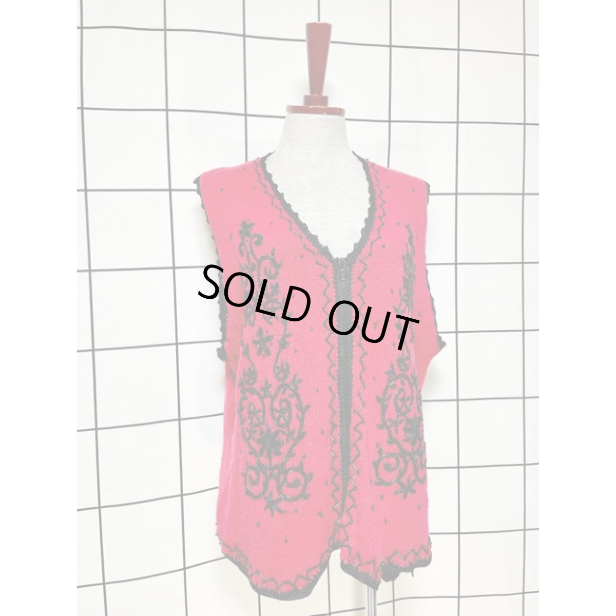 画像4: ビーズ装飾 レッド ブラック ジップアップ レトロ アメリカ古着 ヴィンテージニットベスト (4)