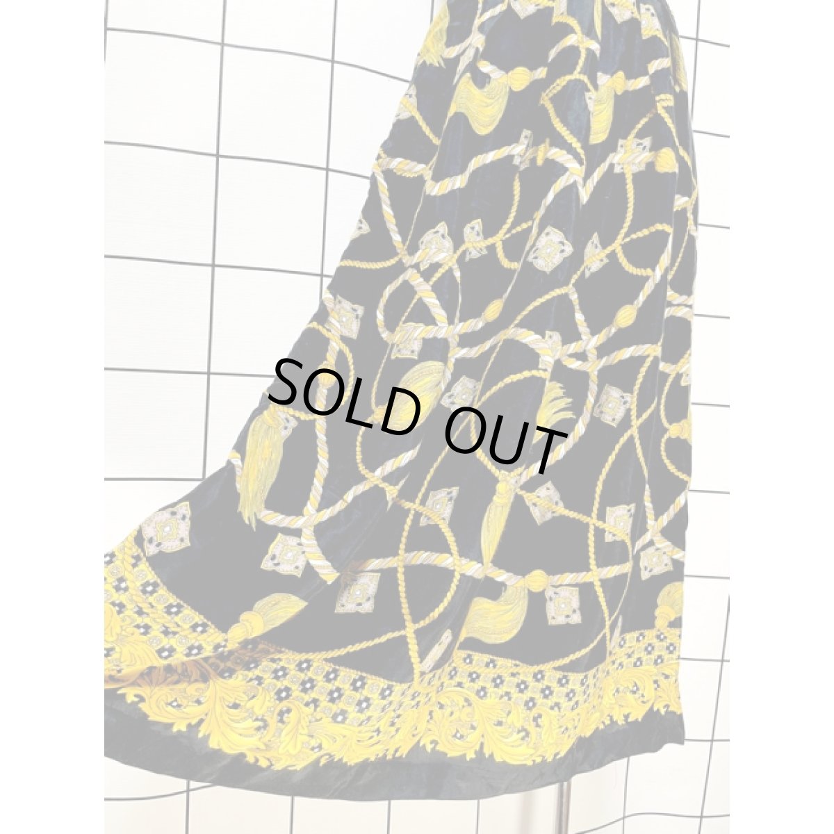 画像4: スカーフ柄 ブラック ウエストゴム レトロ 古着 ヴィンテージスカート (4)