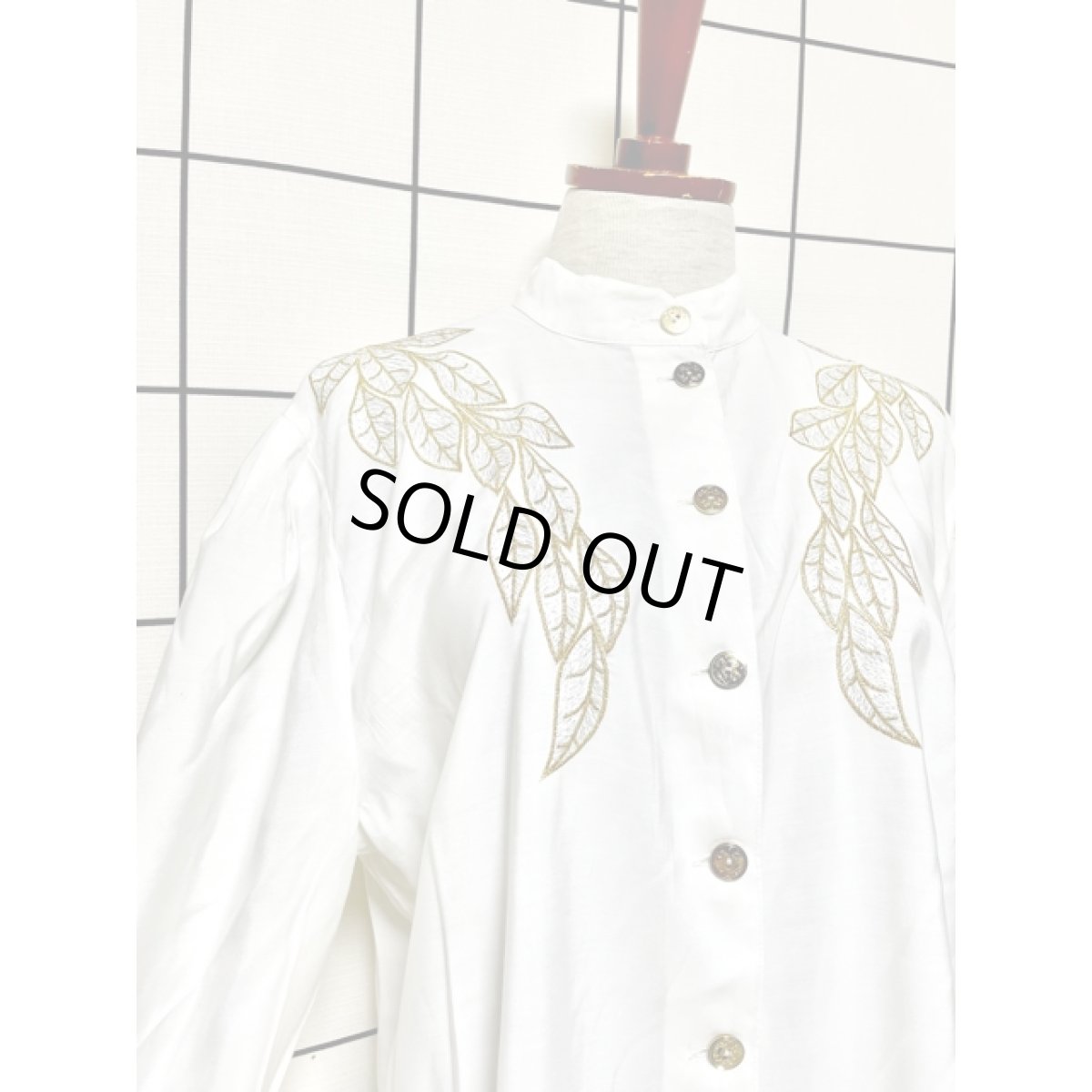 画像6: リーフ刺繍 ラメ スタンドカラー レトロ ヨーロッパ古着 ヴィンテージホワイトブラウス (6)