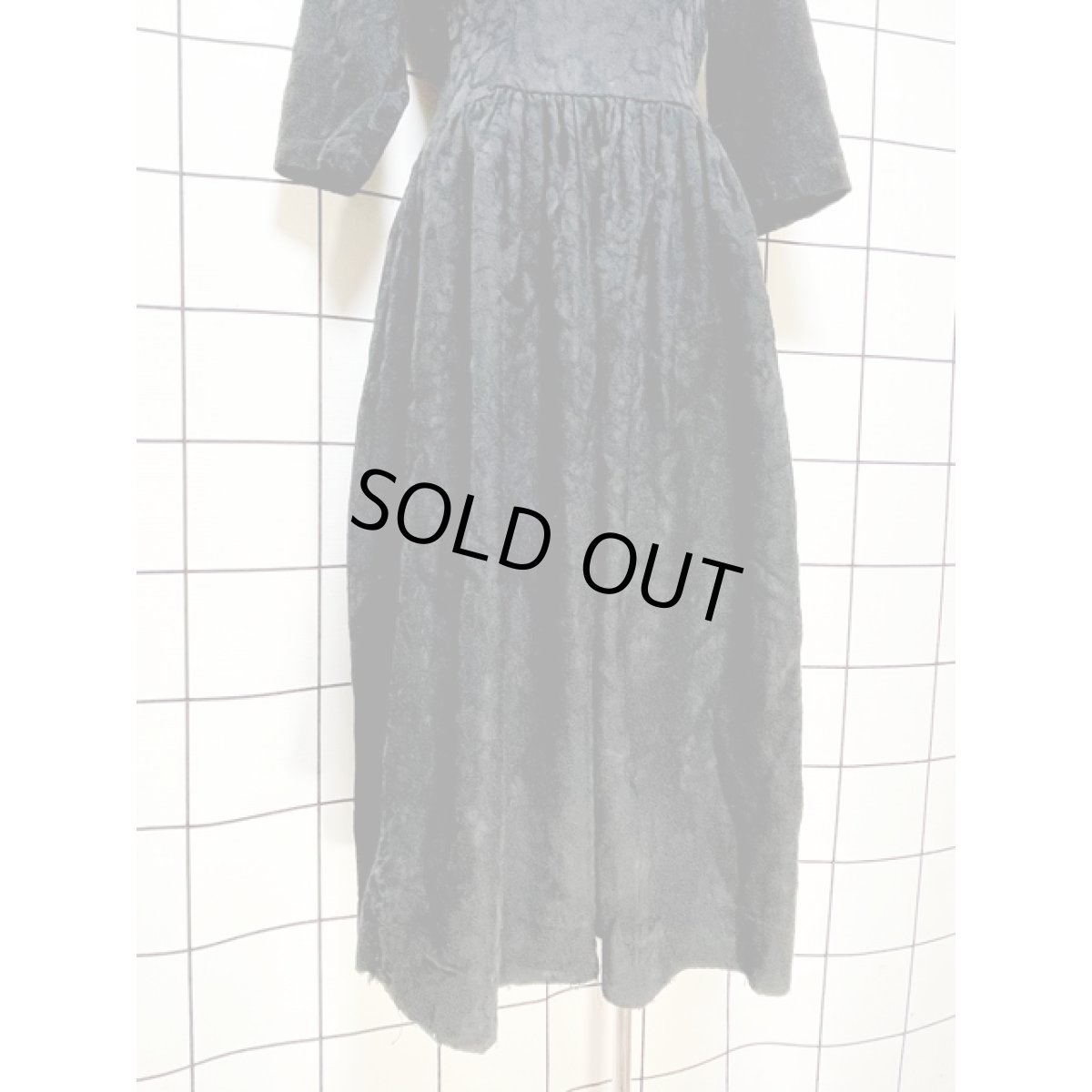 画像7: 大人クラシカル 凹凸花模様織り ブラック 長袖 レトロ ヨーロッパ古着 ヴィンテージドレス (7)