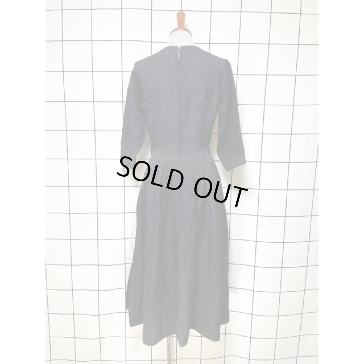 画像2: 大人クラシカル 凹凸花模様織り ブラック 長袖 レトロ ヨーロッパ古着 ヴィンテージドレス (2)