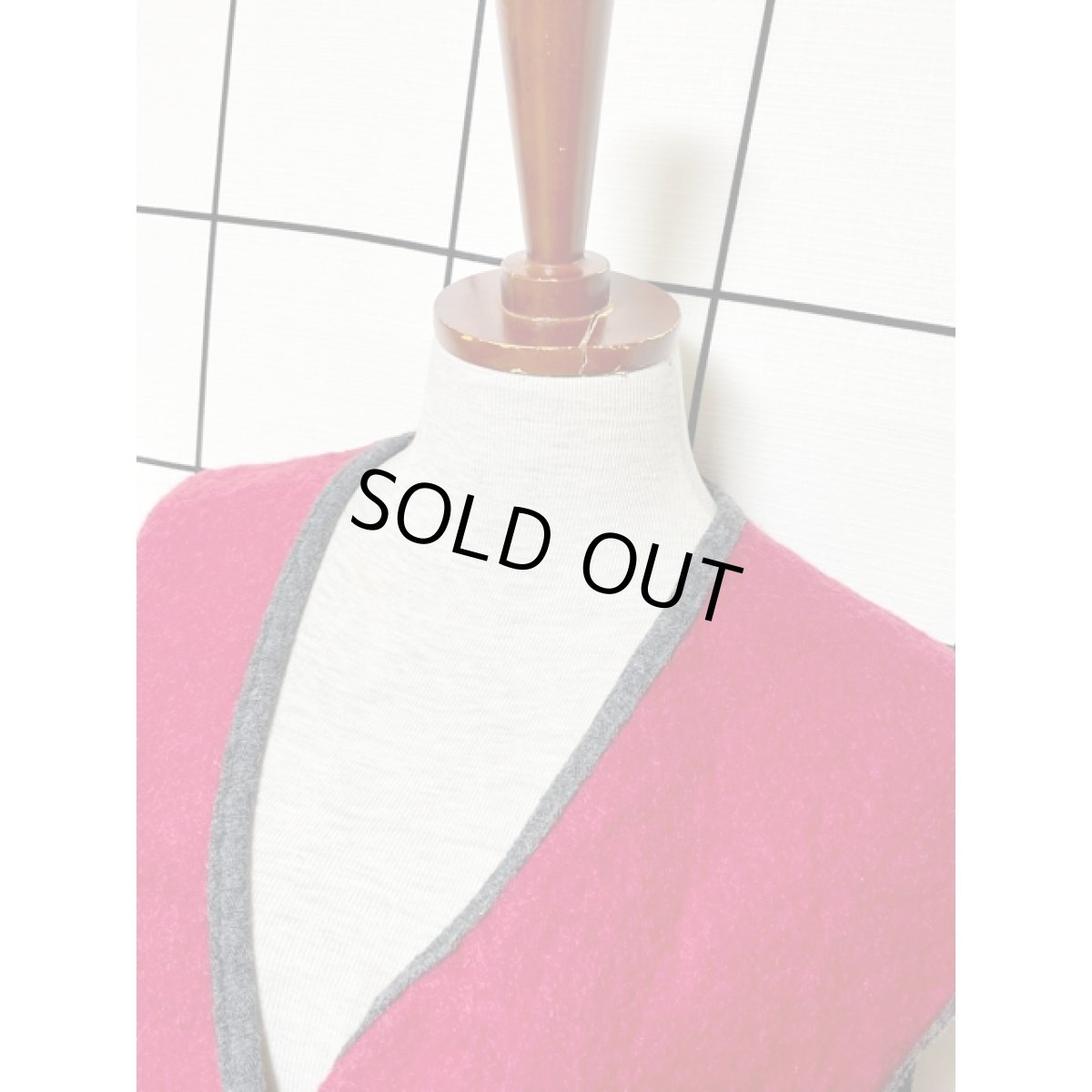 画像5: Italy製 刺繍装飾 ダイヤ模様 レッド グレーレトロ ヨーロッパ古着 ヴィンテージベスト (5)