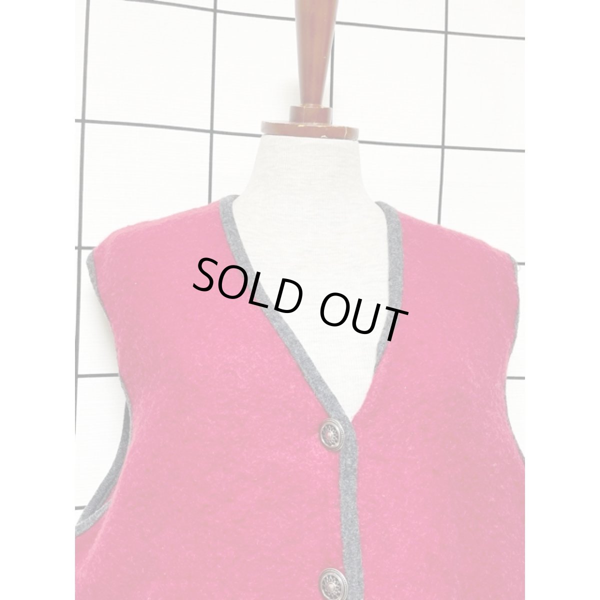 画像6: Italy製 刺繍装飾 ダイヤ模様 レッド グレーレトロ ヨーロッパ古着 ヴィンテージベスト (6)