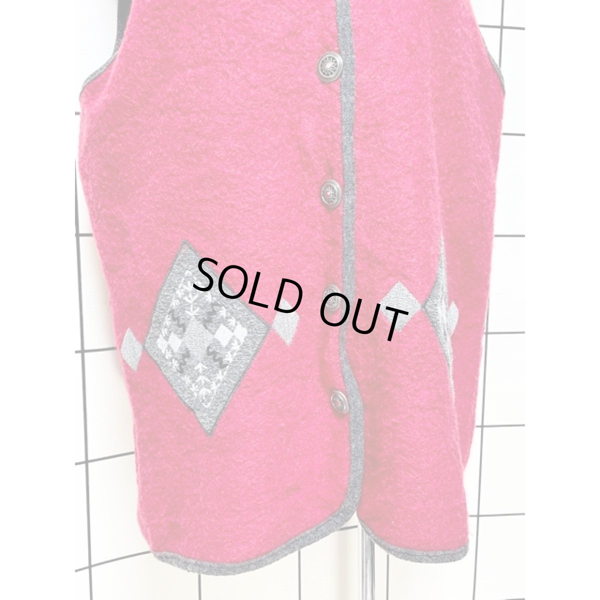 画像8: Italy製 刺繍装飾 ダイヤ模様 レッド グレーレトロ ヨーロッパ古着 ヴィンテージベスト (8)