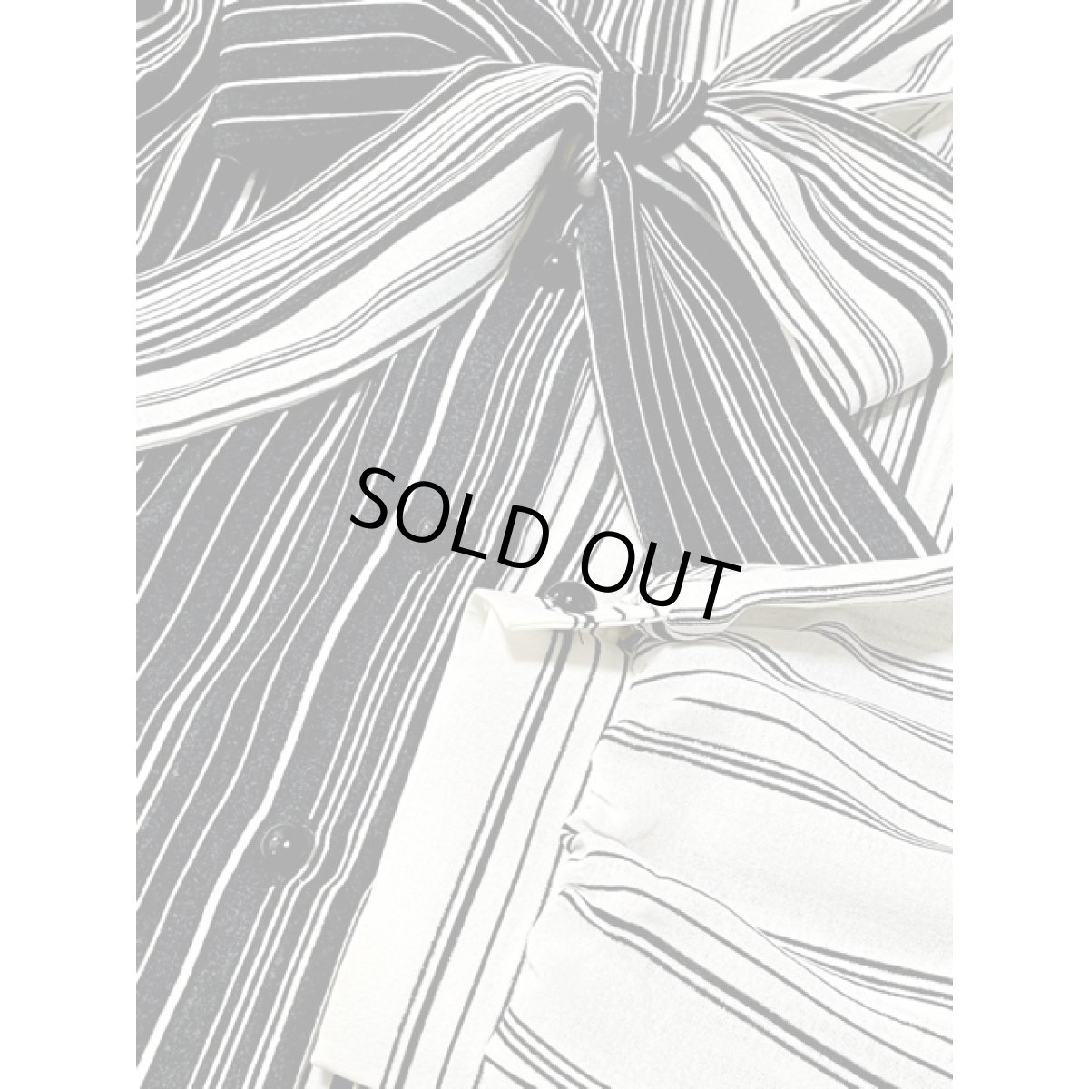 画像8: 西ドイツ製 リボンタイ付 ストライプ モノクロカラー レトロ ヨーロッパ古着 長袖 シャツ ヴィンテージブラウス (8)