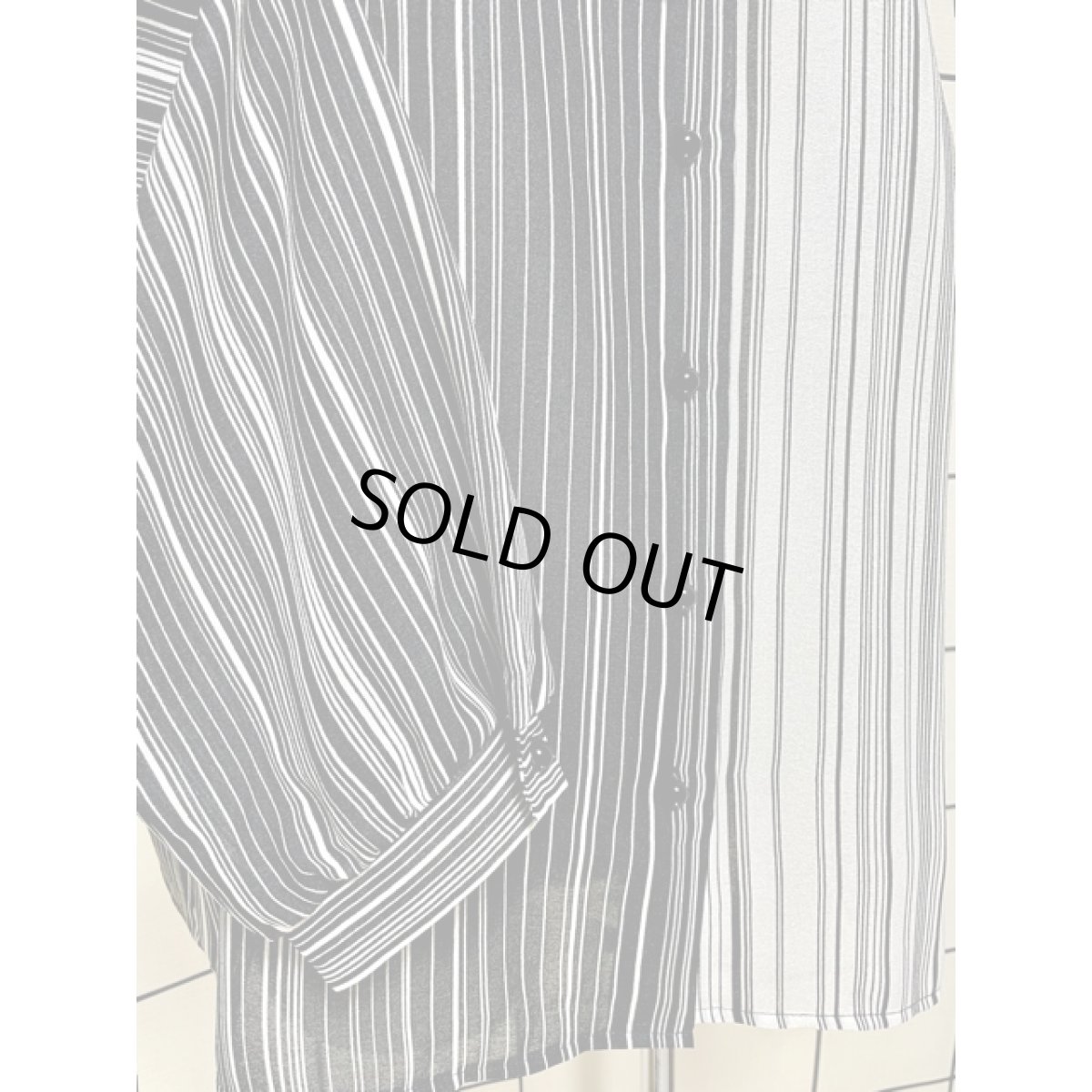 画像7: 西ドイツ製 リボンタイ付 ストライプ モノクロカラー レトロ ヨーロッパ古着 長袖 シャツ ヴィンテージブラウス (7)