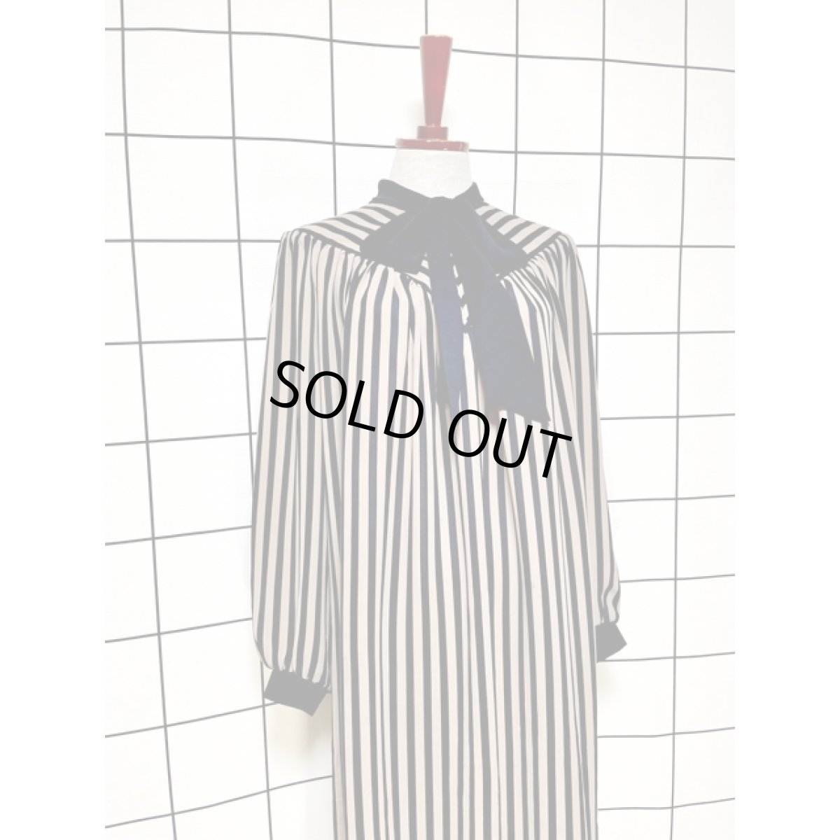 画像3: リボンタイ ゆったりシルエット ストライプ レトロ USA古着 ヴィンテージワンピース (3)