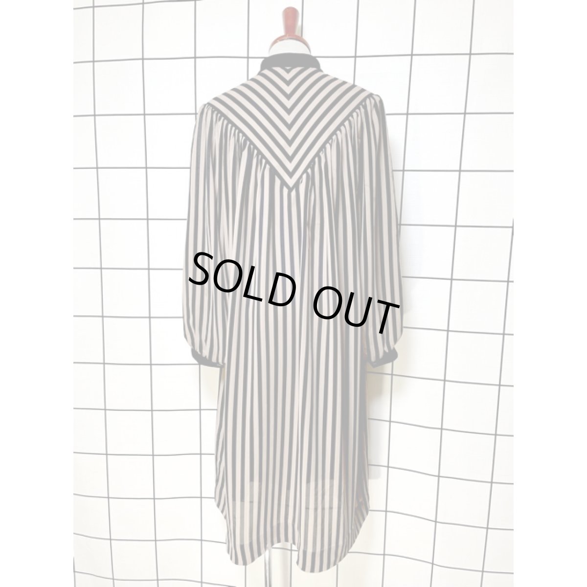 画像2: リボンタイ ゆったりシルエット ストライプ レトロ USA古着 ヴィンテージワンピース (2)