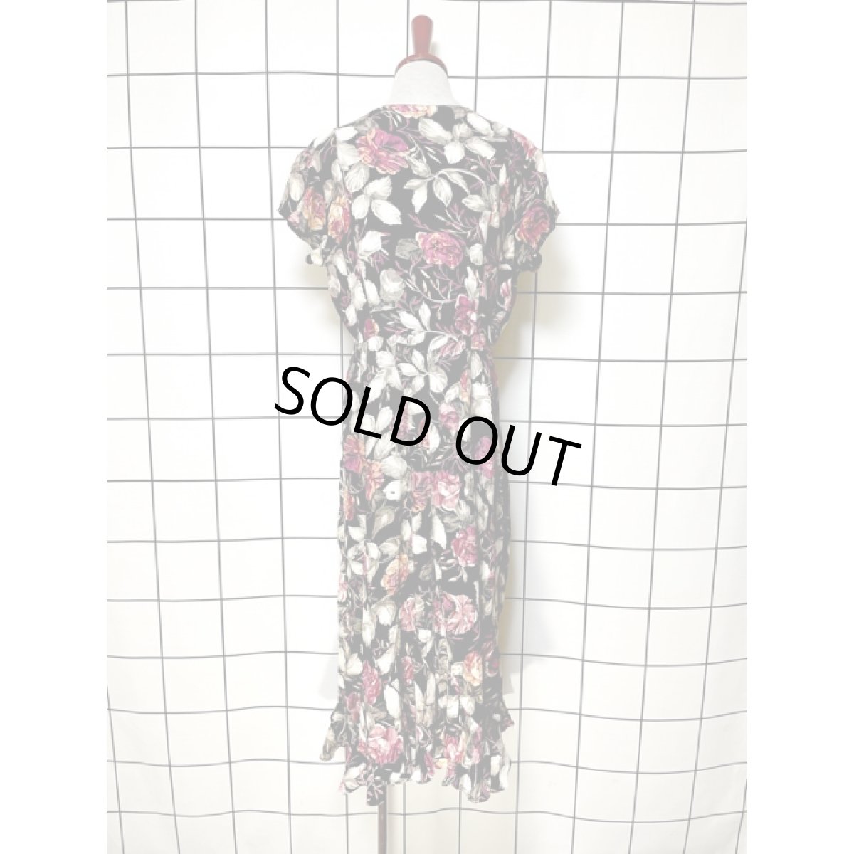 画像2: 花柄 ブラック 前開き ノーカラー レトロ USA古着 ヴィンテージワンピース (2)