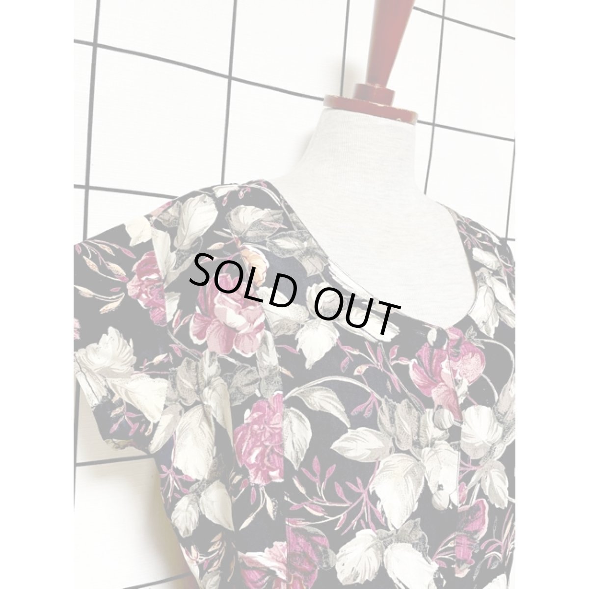 画像7: 花柄 ブラック 前開き ノーカラー レトロ USA古着 ヴィンテージワンピース (7)