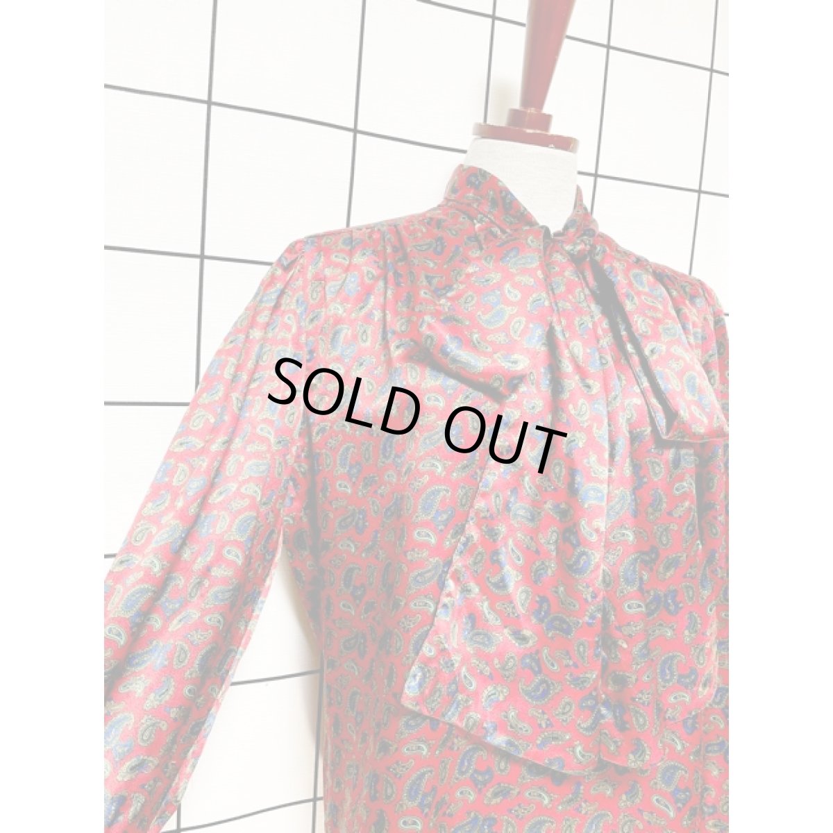 画像6: 大きなリボンタイ付 ペイズリー レッド レトロ USA古着 シャツ ヴィンテージトップス (6)