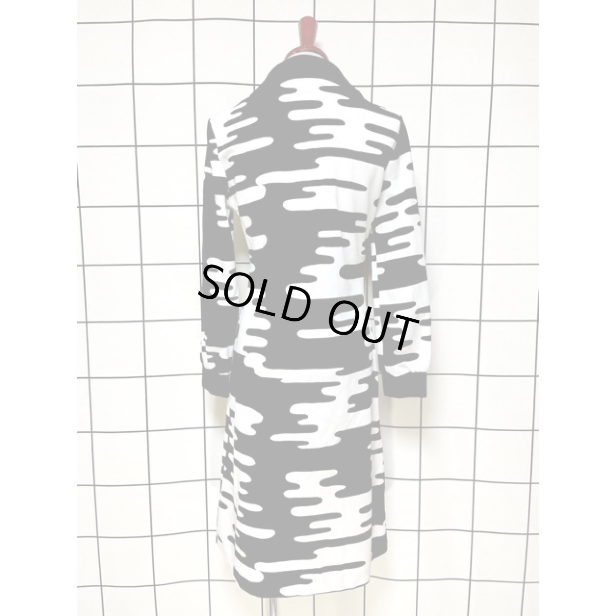 画像2: モノクロ アート柄 レトロ 長袖 ヨーロッパ古着 ヴィンテージワンピース (2)