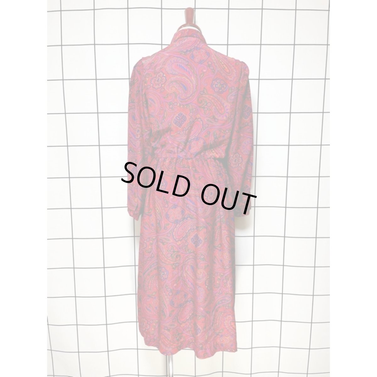 画像2: ペイズリー レッド ウエストゴム レトロ USA古着 ヴィンテージワンピース (2)