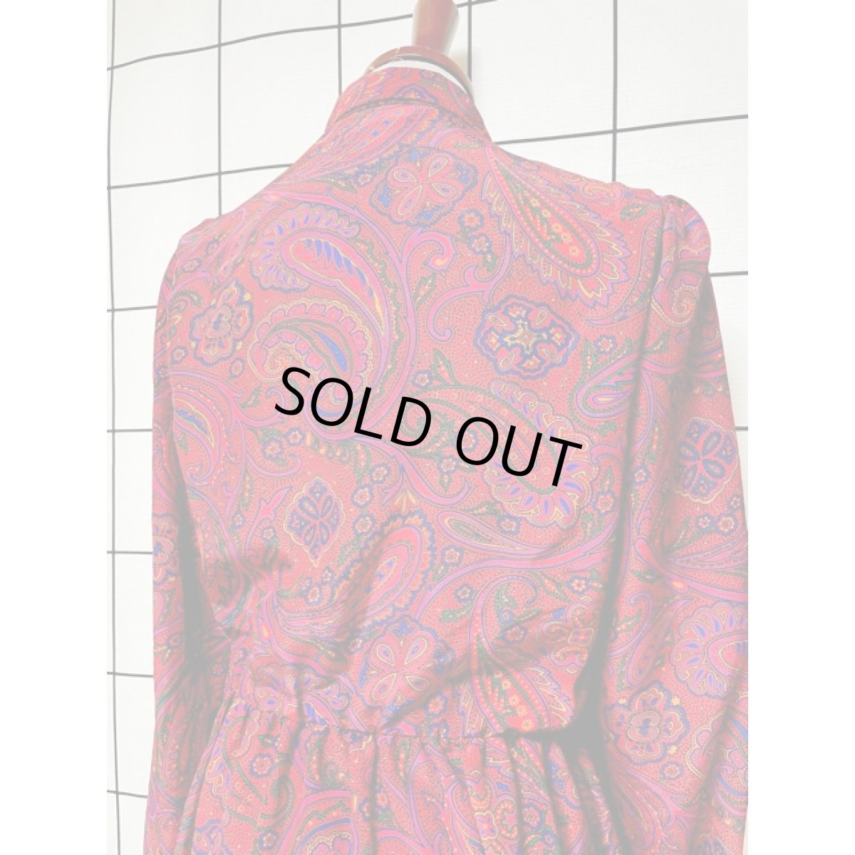 画像3: ペイズリー レッド ウエストゴム レトロ USA古着 ヴィンテージワンピース (3)