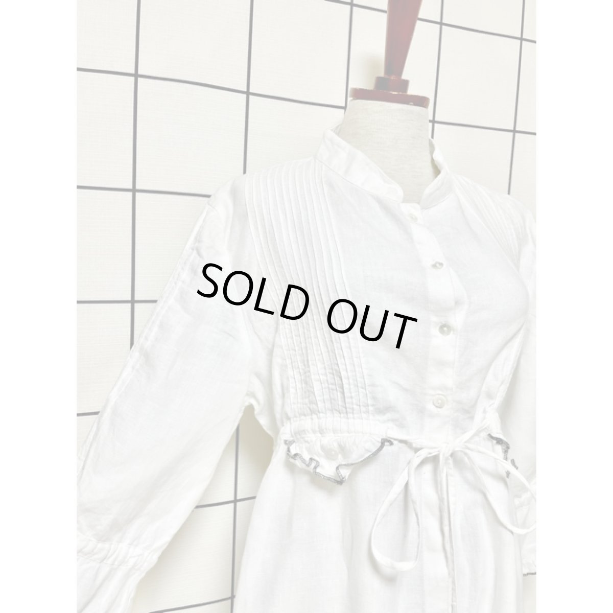 画像6: リネン ホワイト 白 リボン 珍しいデザイン 前開き レトロ ヨーロッパ古着 ヴィンテージワンピース (6)