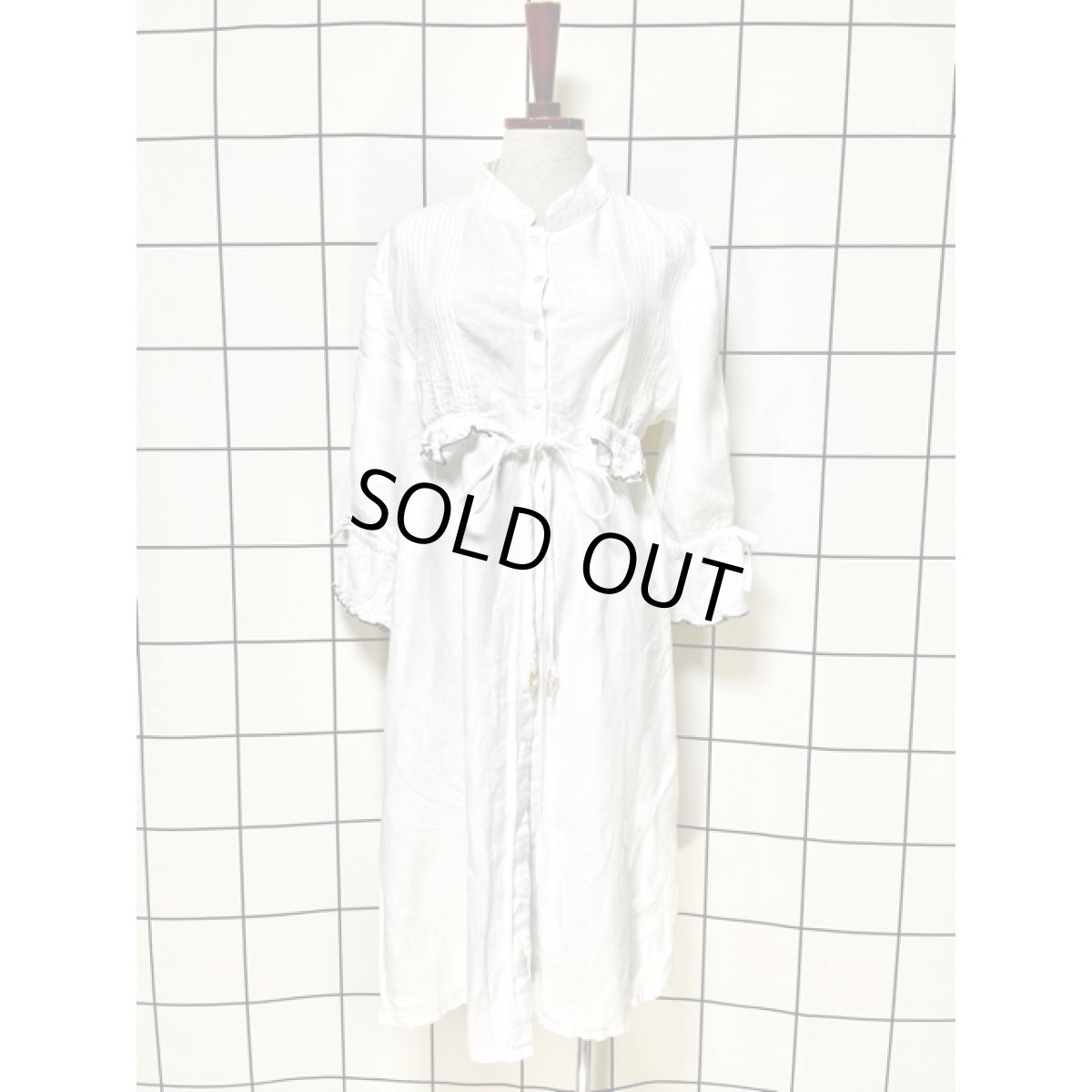 画像1: ★★50％OFF BIGSALE 対象商品★★ リネン ホワイト 白 リボン 珍しいデザイン 前開き レトロ ヨーロッパ古着 ヴィンテージワンピース (1)