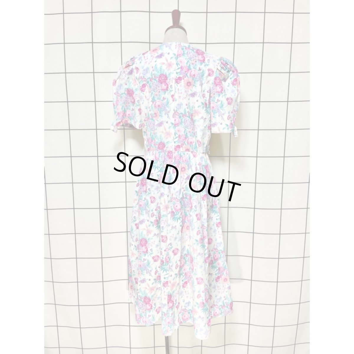 画像2: 花柄 袖先リボン レトロ USA古着 ヴィンテージワンピース (2)