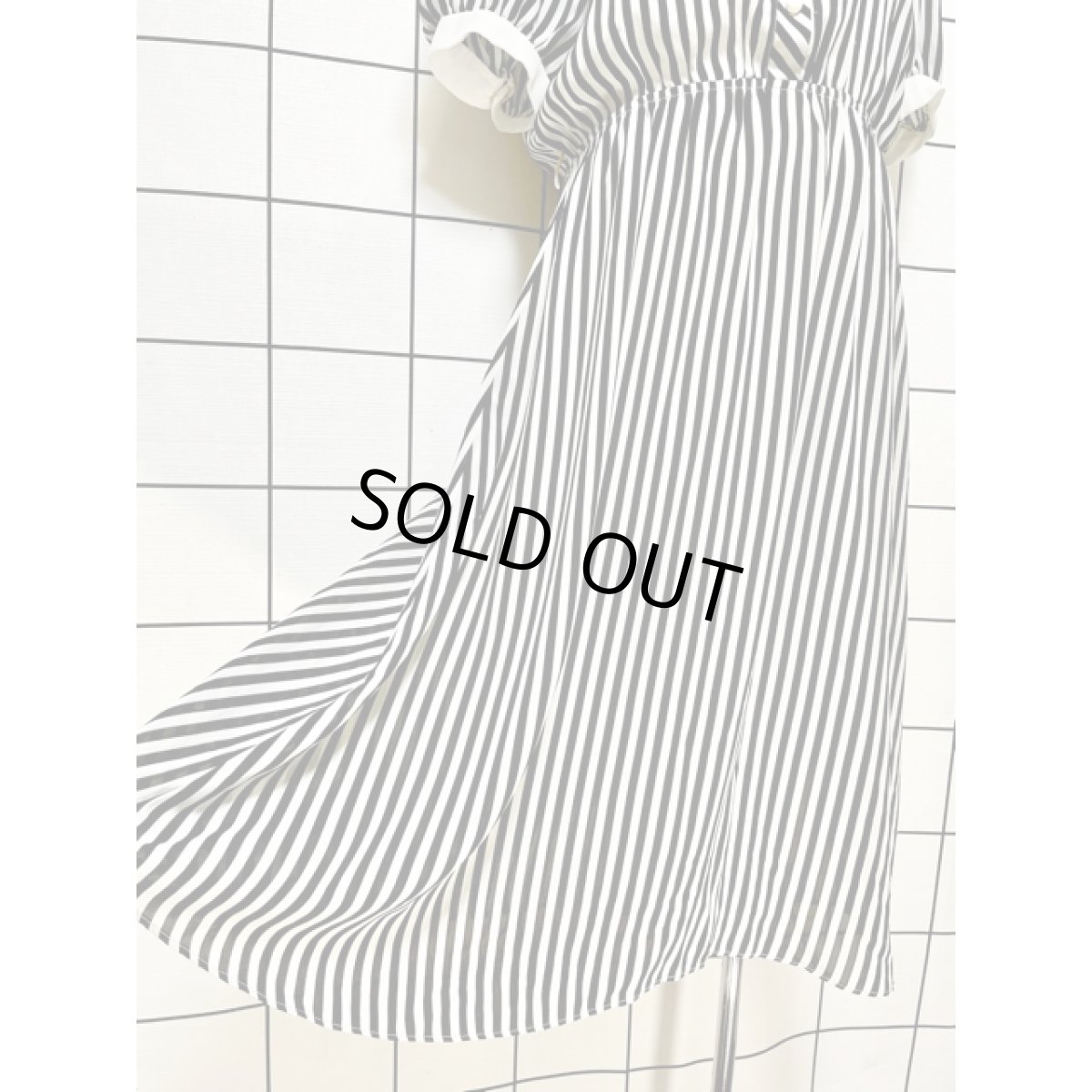 画像9: モノクロ ストライプ ウエストゴム レトロ USA古着 ヴィンテージワンピース (9)