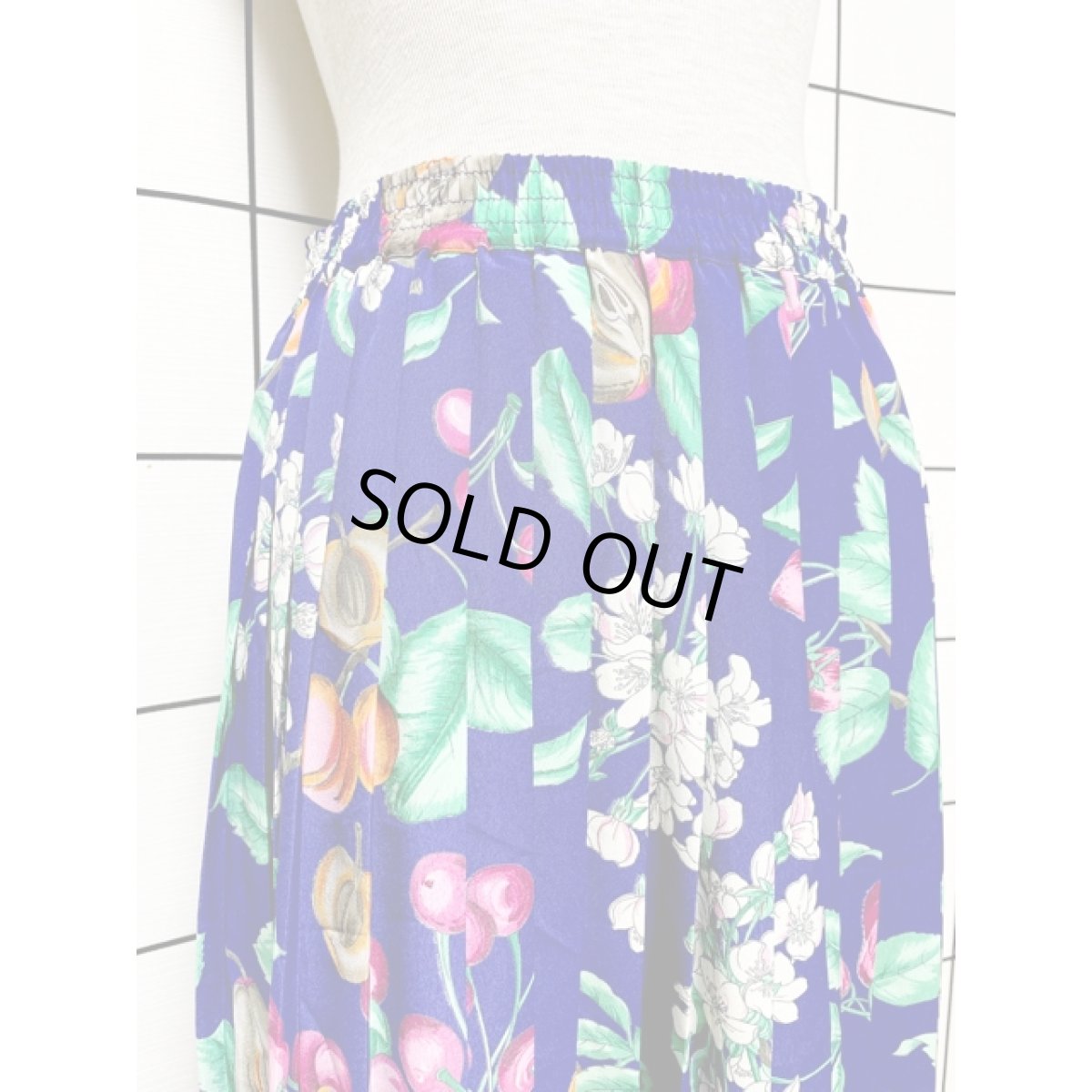 画像2: プリーツ 果実柄  花柄 ブルー ウエストゴム レトロ USA古着 ヴィンテージスカート (2)