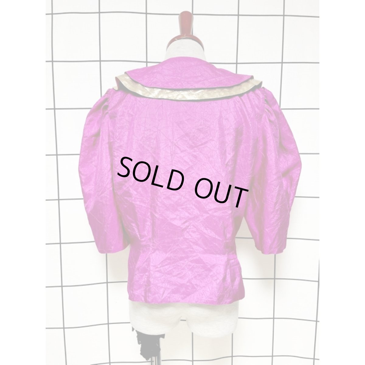 画像2: ペプラム調 ビックカラー ビジュー装飾 シワ加工 パープル ゴールド レトロ USA古着 シャツ ヴィンテージブラウス (2)