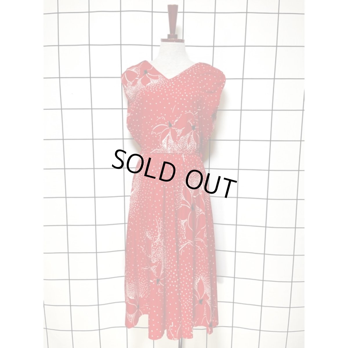 画像1: ドット レッド ウエストゴム ノースリーブ レトロ USA古着 ヴィンテージワンピース (1)