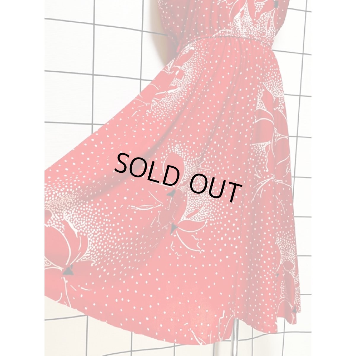 画像10: ドット レッド ウエストゴム ノースリーブ レトロ USA古着 ヴィンテージワンピース (10)