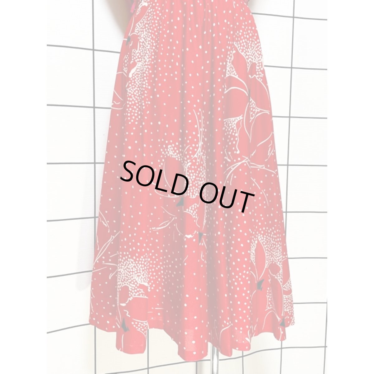 画像9: ドット レッド ウエストゴム ノースリーブ レトロ USA古着 ヴィンテージワンピース (9)