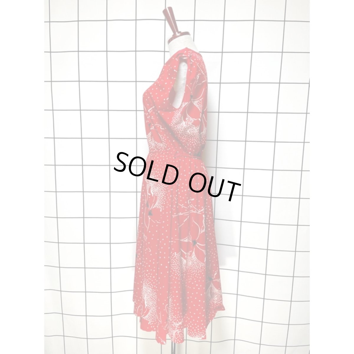 画像2: ドット レッド ウエストゴム ノースリーブ レトロ USA古着 ヴィンテージワンピース (2)