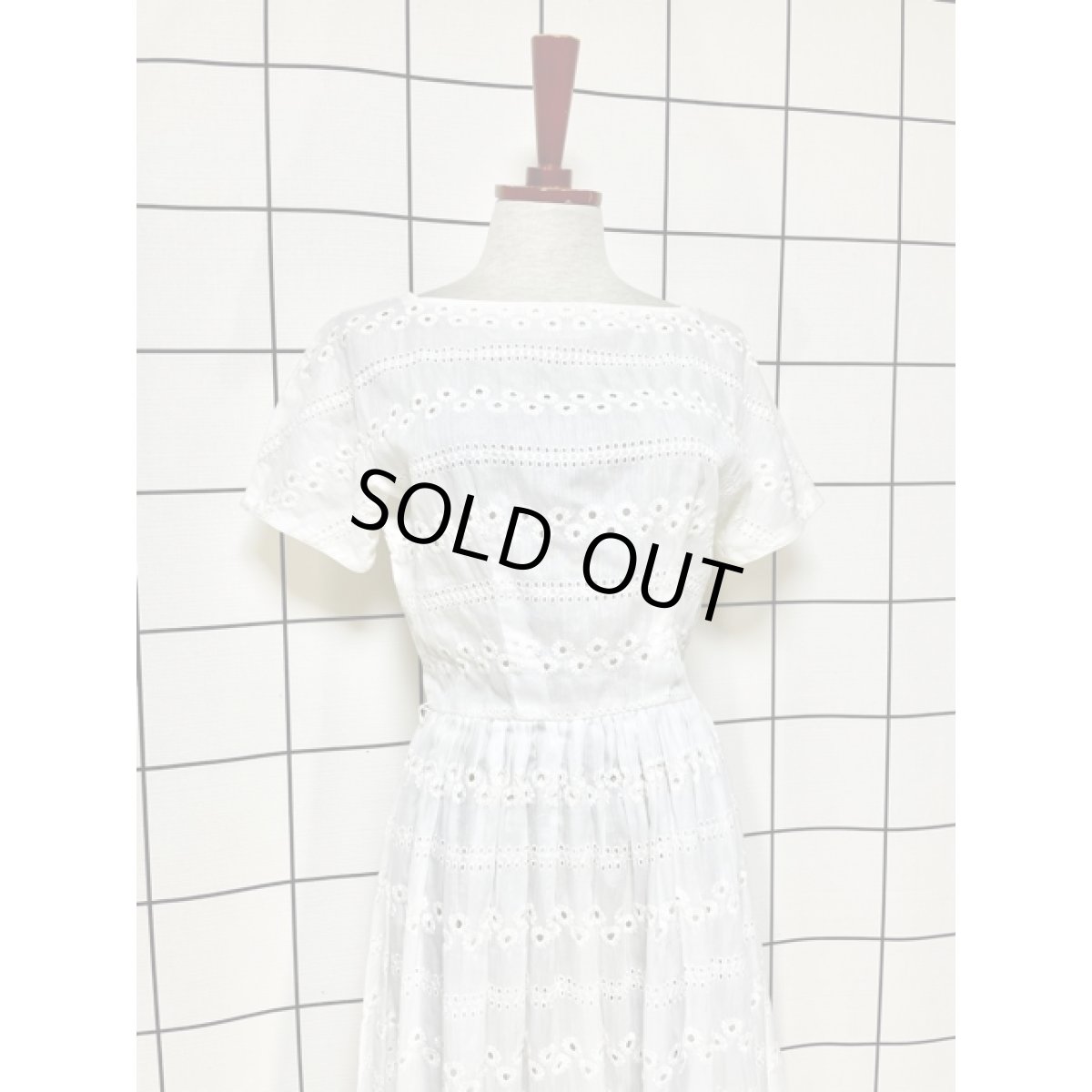 画像3: 花刺繍 ホワイト レトロ USA古着 ヴィンテージワンピース (3)