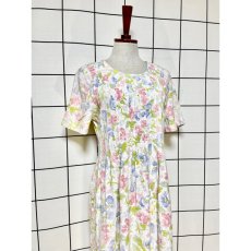 画像4: 花柄 フロントタック ホワイト リボン レトロ USA古着 ヴィンテージワンピース (4)
