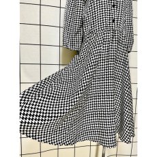 画像9: 千鳥格子柄 モノクロ ウエストゴム レトロ USA古着 ヴィンテージワンピース (9)