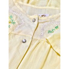 画像10: 花刺繍 イエロー 前開き 半袖 レトロ USA古着 ヴィンテージワンピース (10)