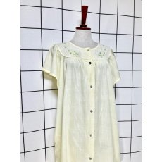 画像3: 花刺繍 イエロー 前開き 半袖 レトロ USA古着 ヴィンテージワンピース (3)