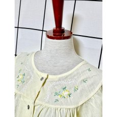 画像4: 花刺繍 イエロー 前開き 半袖 レトロ USA古着 ヴィンテージワンピース (4)