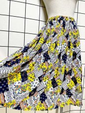 画像4: レトロポップ プリーツ 花柄 ウエストゴム USA古着 ヴィンテージスカート (4)