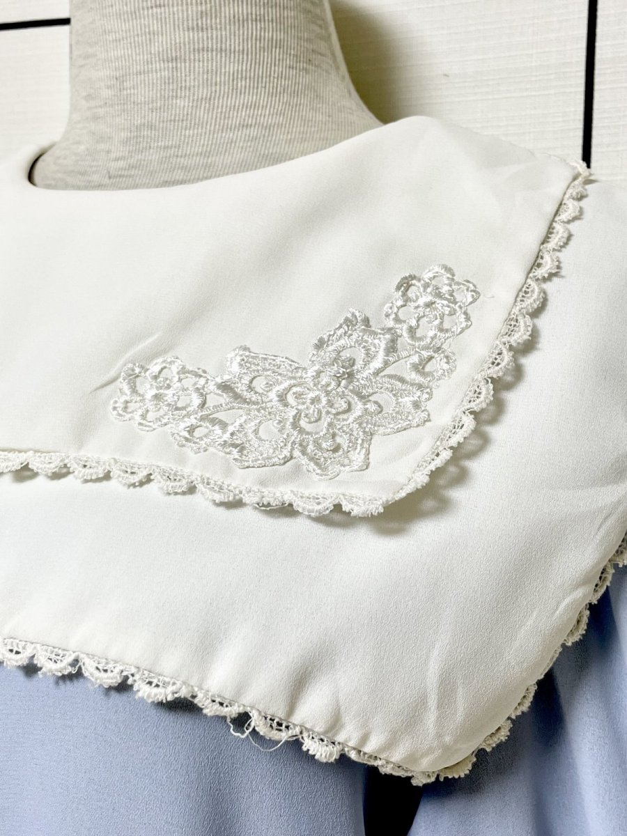 画像8: ティアード調レース襟装飾 刺繡 無地 ライトブルー ウエストゴム レトロ USA古着 ヴィンテージドレス (8)