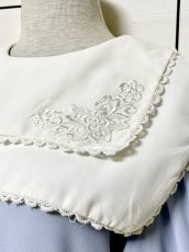 画像8: ティアード調レース襟装飾 刺繡 無地 ライトブルー ウエストゴム レトロ USA古着 ヴィンテージドレス (8)